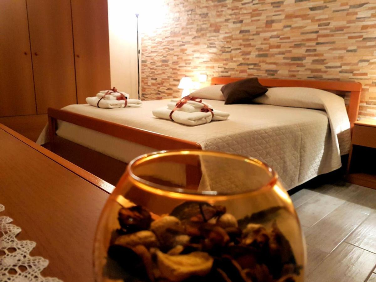 Il Vicoletto Bed & Breakfast Frascineto Dış mekan fotoğraf