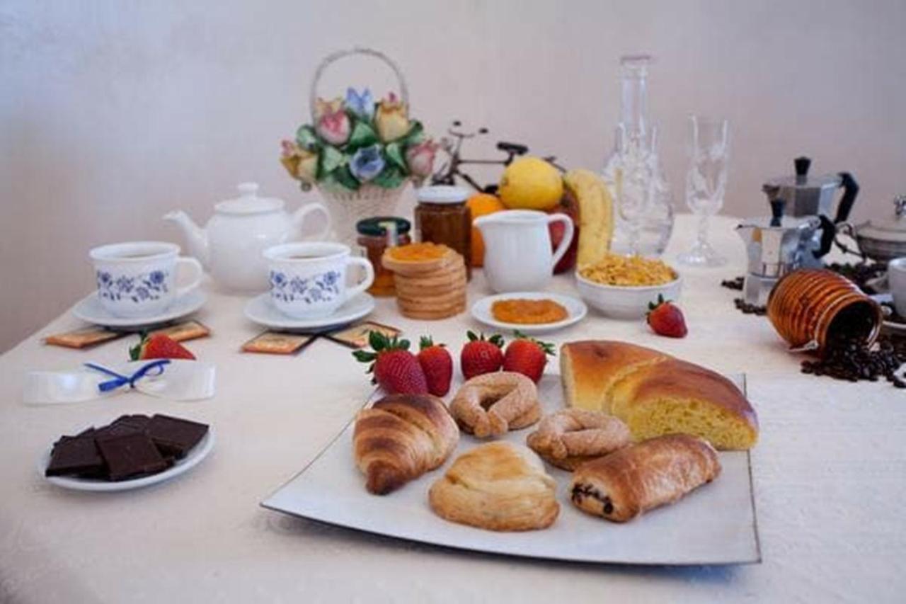 Il Vicoletto Bed & Breakfast Frascineto Dış mekan fotoğraf